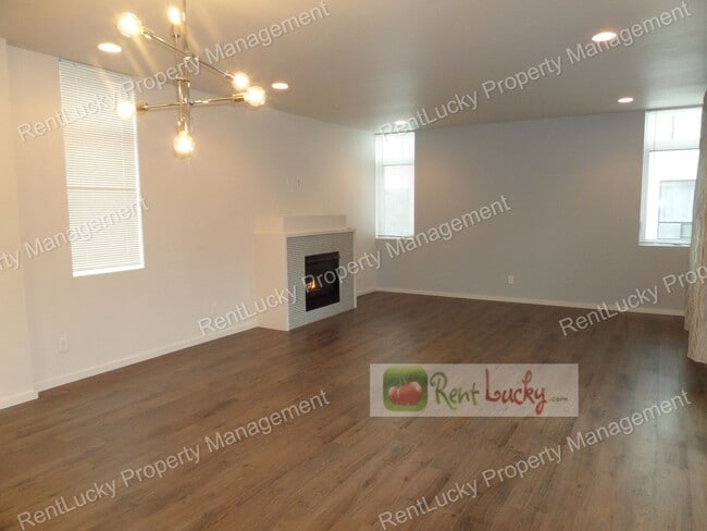 Building Photo - Stunning 4-Bedroom Newer Construction w/Huge VIEW Rooftop Deck in Fremont!!