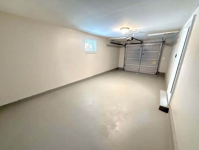 Building Photo - 501 Orangewood Dr
