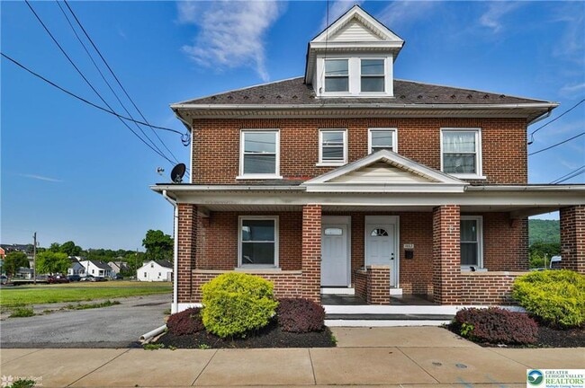 Building Photo - 1660 Main St