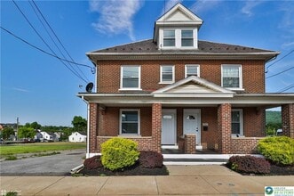 Building Photo - 1660 Main St