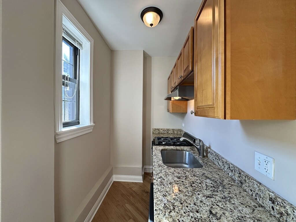 Building Photo - 901 Green Bay Rd