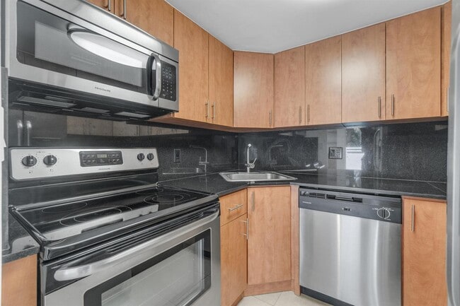 Building Photo - 2100 Brickell Ave