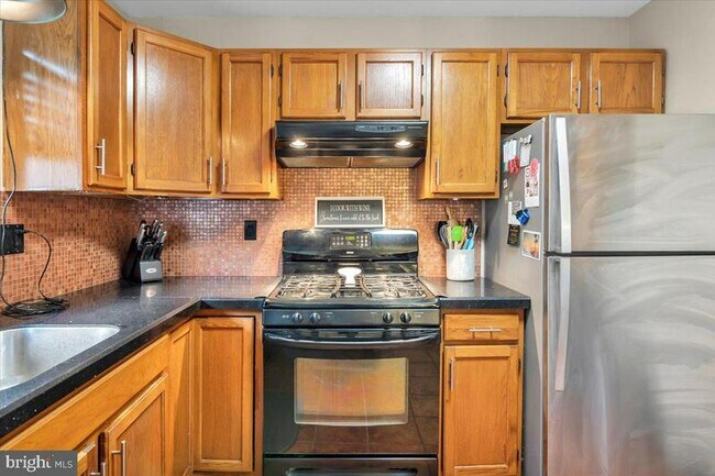 Building Photo - 213 Steeplechase Ct