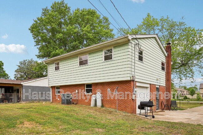 Building Photo - 144 Airport Rd