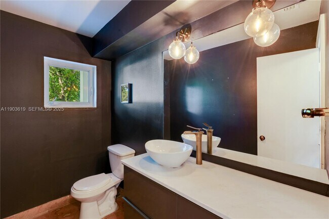 Building Photo - 525 Ridgewood Rd