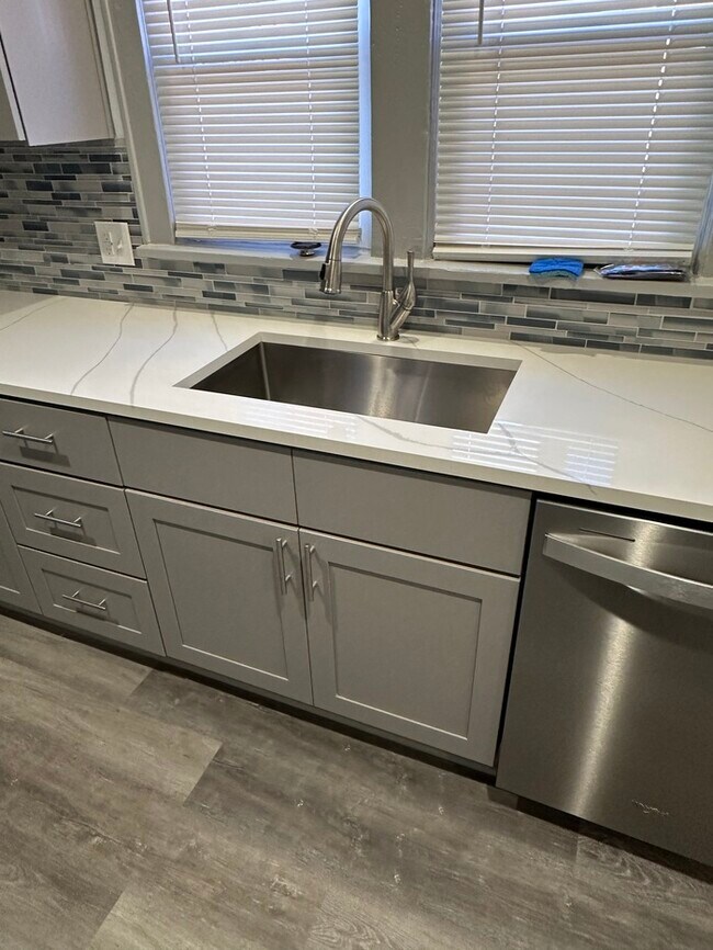 Building Photo - 5414 Brooklyn Ave