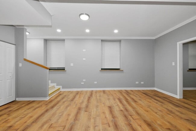 Building Photo - Duplex Two Bedroom Unit Available in South Shore