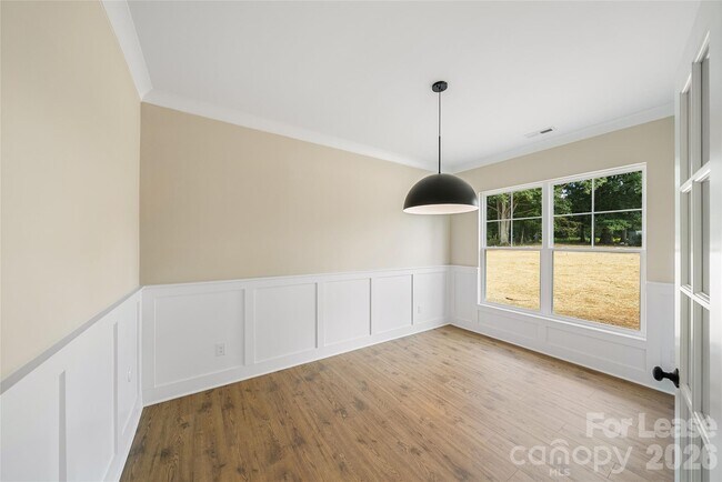 Building Photo - 818 N Rocky River Rd