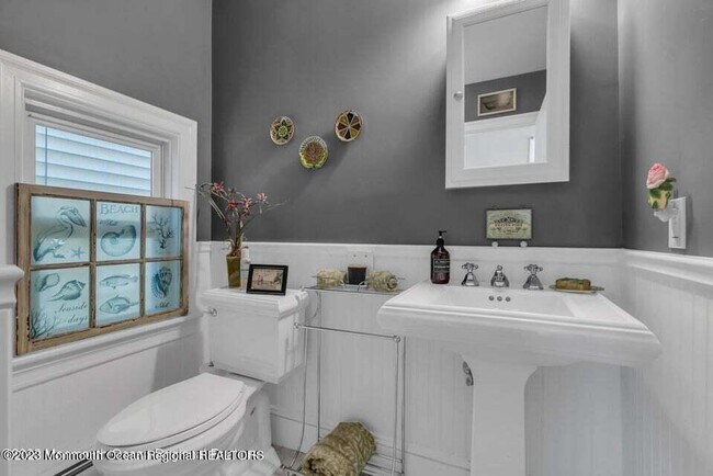 Building Photo - 80 Heck Ave