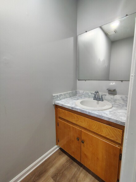 Building Photo - 13 Fonda Dr