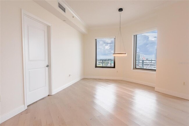 Building Photo - 449 S 12th St