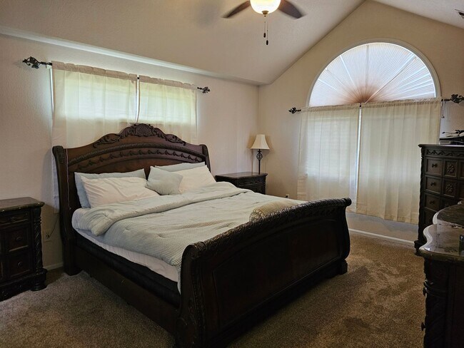 Building Photo - 5503 Bluff Pl