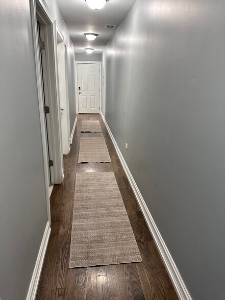 Building Photo - 1218 S 57th Ave