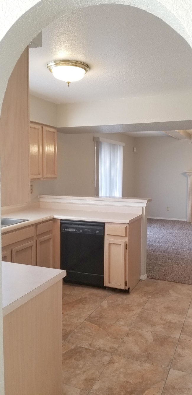Building Photo - 6928 Crown Ridge Dr