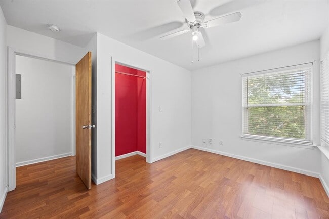 Building Photo - 4611 Lennox Dr