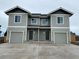 Building Photo - 1440 Elm St