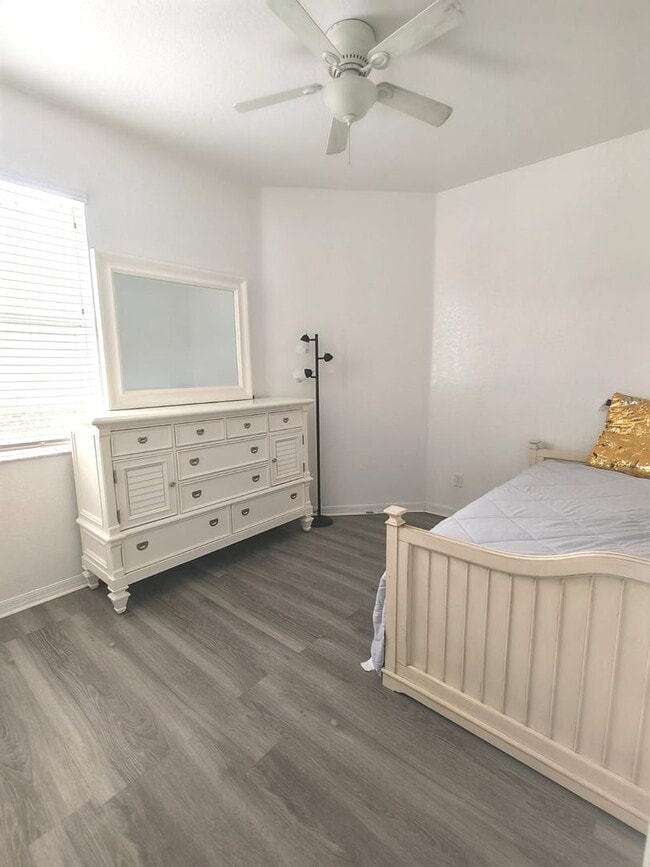 Building Photo - Fully Furnished Townhouse with Water View ...