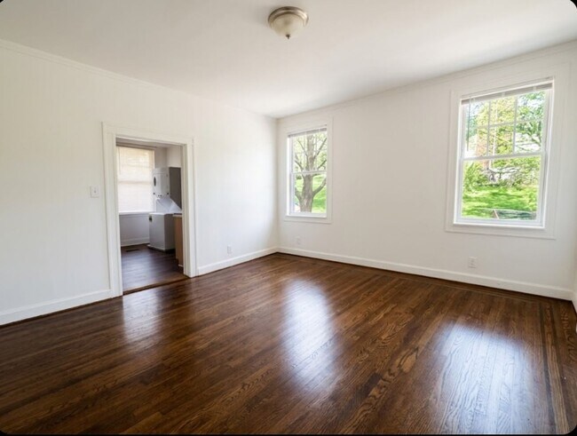 Building Photo - 3632 Parkdale Ave
