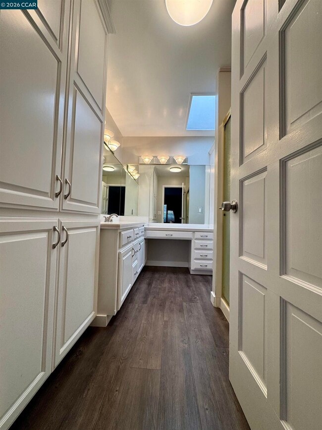 Building Photo - 62 Winding Glen