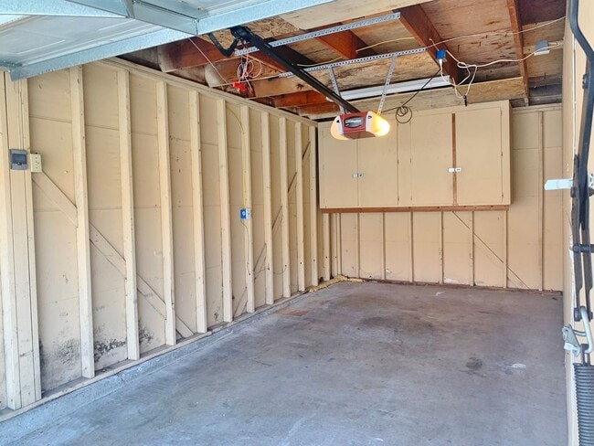 Building Photo - Quiet 2 Bedroom 2 Bathroom Townhouse in Ridgemark!!