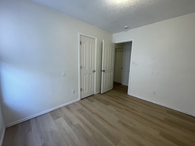 Building Photo - 5323 Red Mesa Ave SW