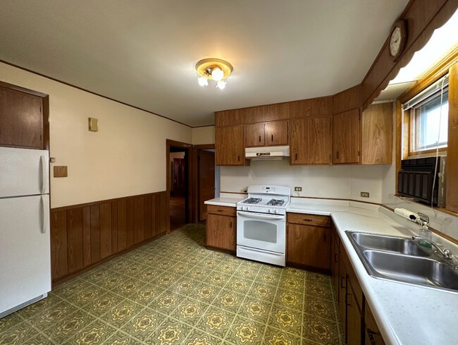 Building Photo - 9 Roberts Rd