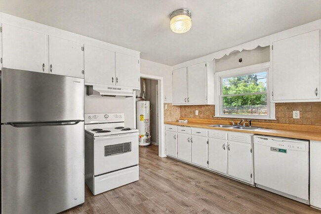Building Photo - Great Home ready now Great Neighborhood!