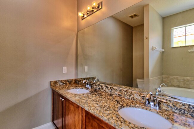 Bathroom attached to 3rd Floor Primary Bedroom - 111 N Albany Ave