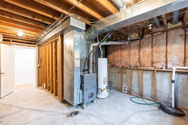 Building Photo - 4 Bed home in Olathe- Quick access to I-35