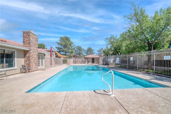 Building Photo - 7200 W Pirates Cove Rd