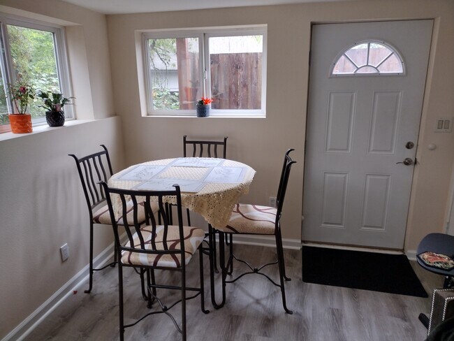 dining_area - 469 Grandey Way NE