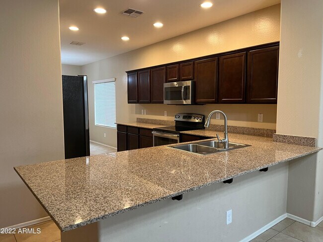 Building Photo - 2656 E Gillcrest Rd