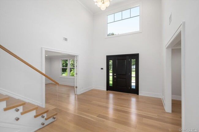 Building Photo - 40 Hewlett Ln