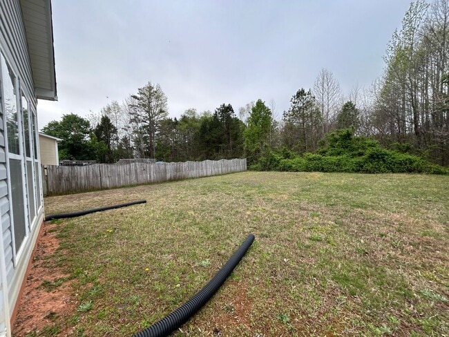 Building Photo - Spacious beautiful 4 bedroom 2.5 bath home  In Greensboro with an office/upstairs loft/ sunroom/ ...