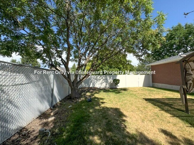 Building Photo - Spacious West Jordan Home on Large Corner Lot