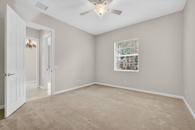 Building Photo - 121 Savona Dr