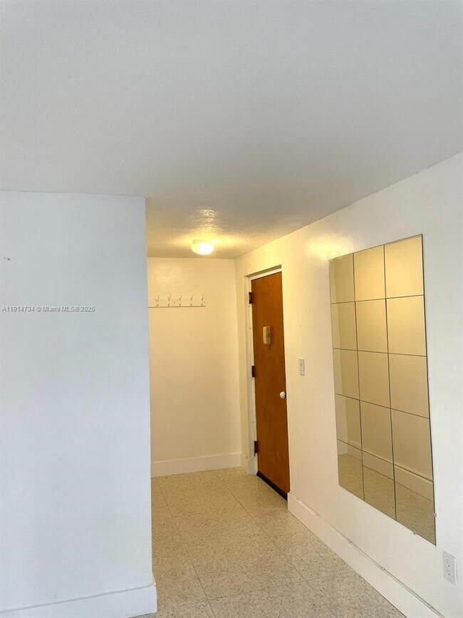 Building Photo - 6424 Collins Ave