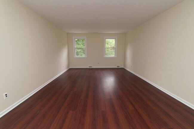 Building Photo - 440 Cricket Ln