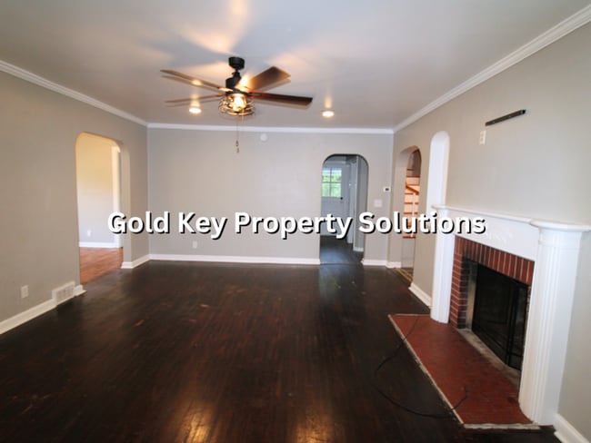 Building Photo - Adorable Brick 4 BR 1 BA House Near Golf C...