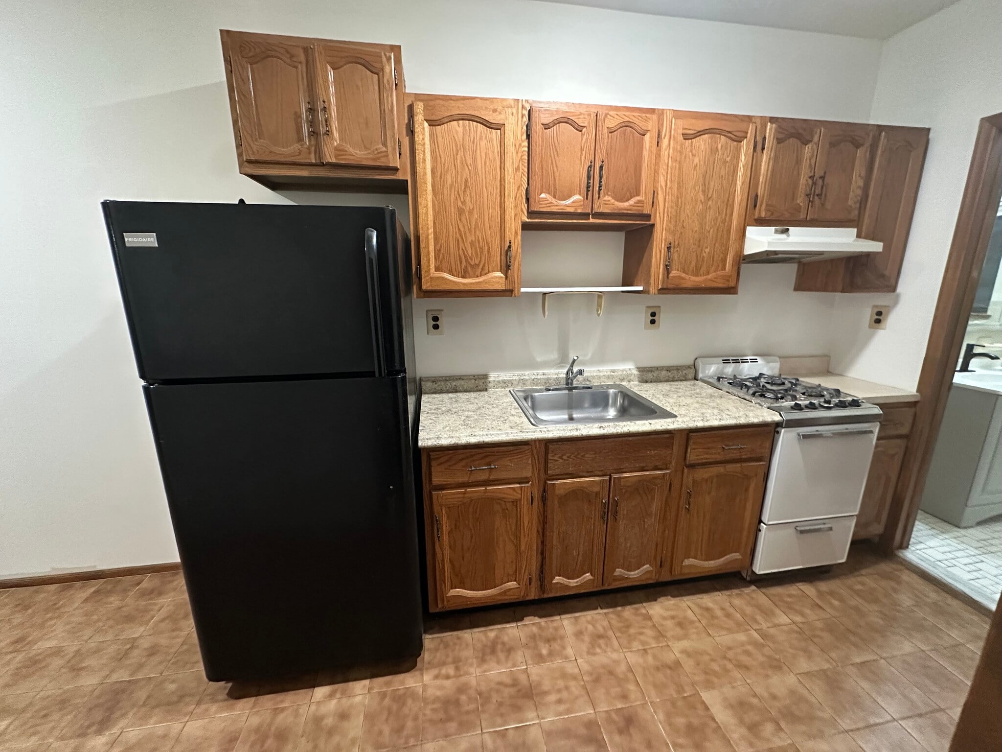 Building Photo - 1747 E 2nd St