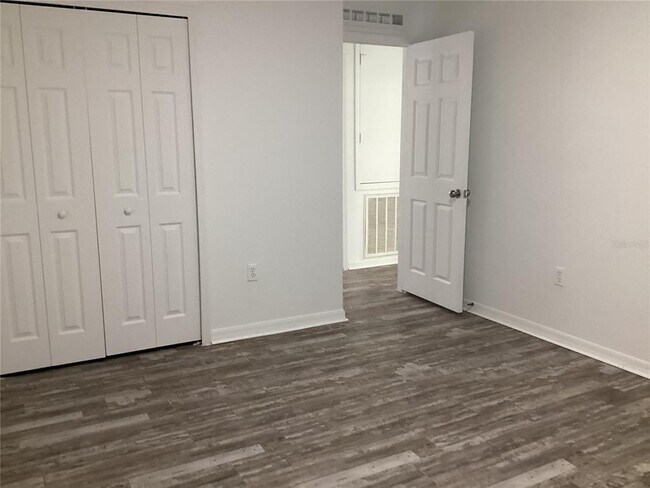 Building Photo - 974 Derbyshire Dr