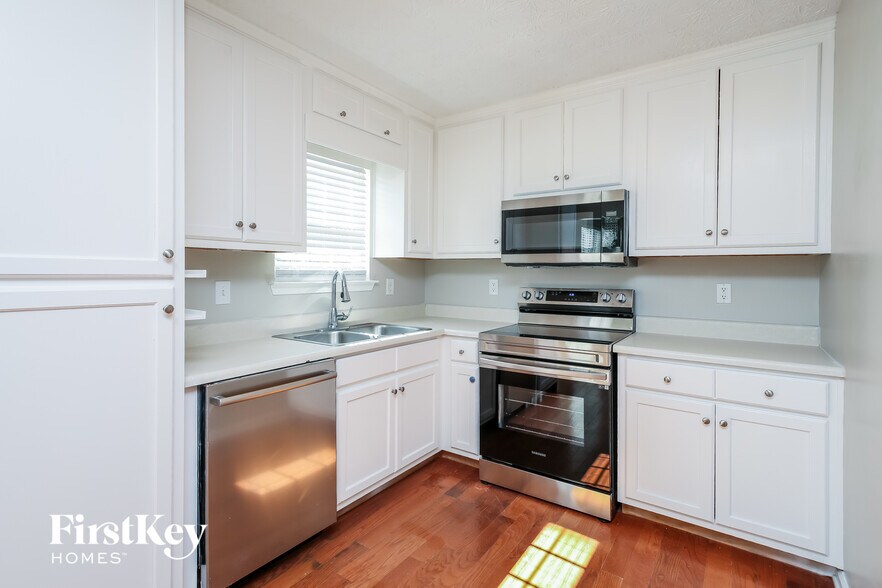 Building Photo - 4501 Waterman Dr