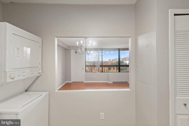 Building Photo - 3705 S George Mason Dr