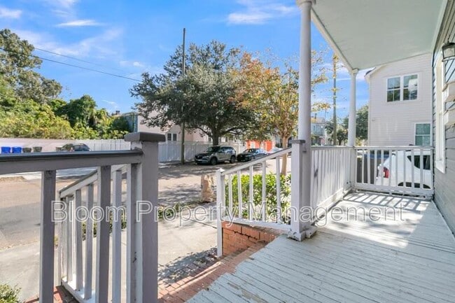 Building Photo - 299 Coming St