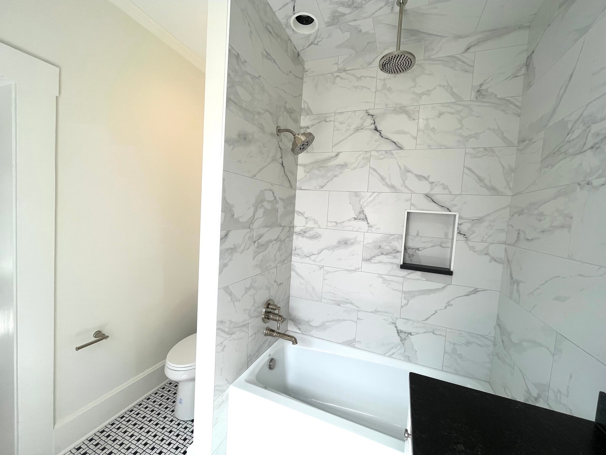 Building Photo - 672 Mohawk St