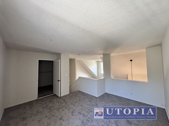 Building Photo - Newly Remodeled 2 Bed 1 Bath Unit Right Near Cabrillo College