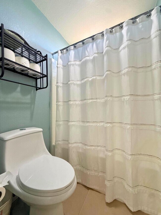 Building Photo - 14115 Desert Rose St