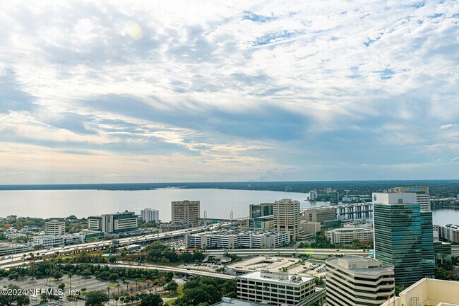 Building Photo - 1431 Riverplace Blvd