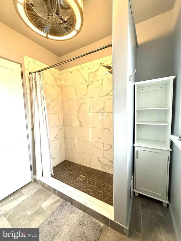 Building Photo - 295 E Main St