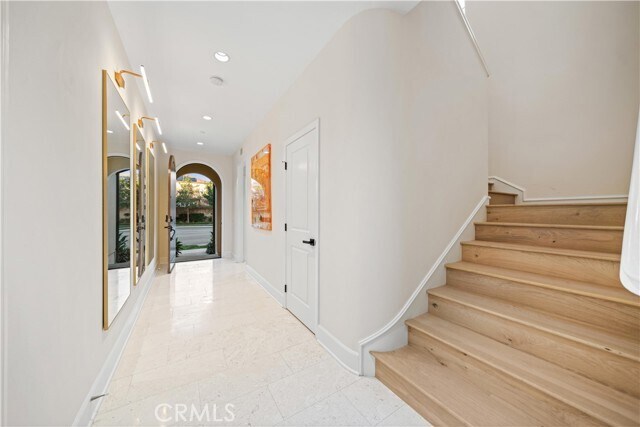 Building Photo - 102 Crimson Oak